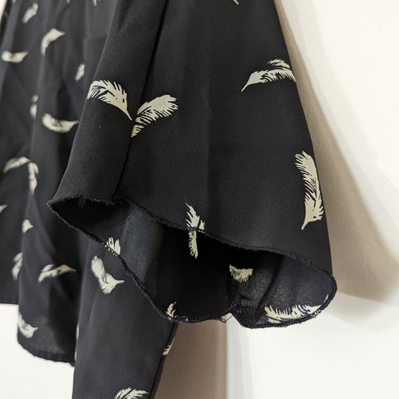 Y2k tumblr era Vibes Falling Feathers Boxy Shirt - small - Picture 3 of 8